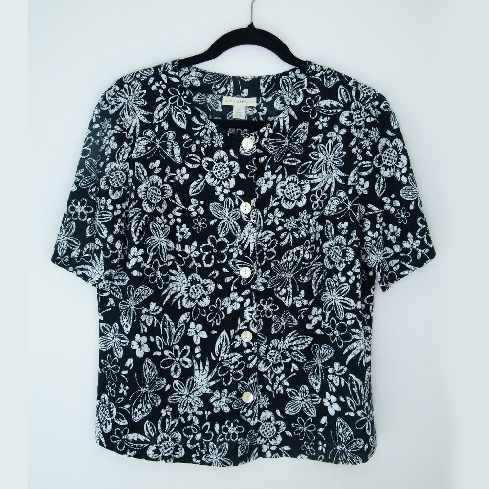 Vintage Women's Button up Appleseed's top Size medium black and white print
